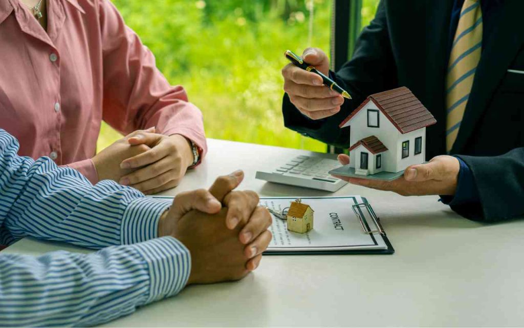 How a Notary Can Help You with House Closing